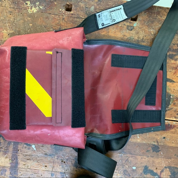 FREITAG Lassie Messenger Bag Unisex Red & White OOAK - Picture 9 of 16